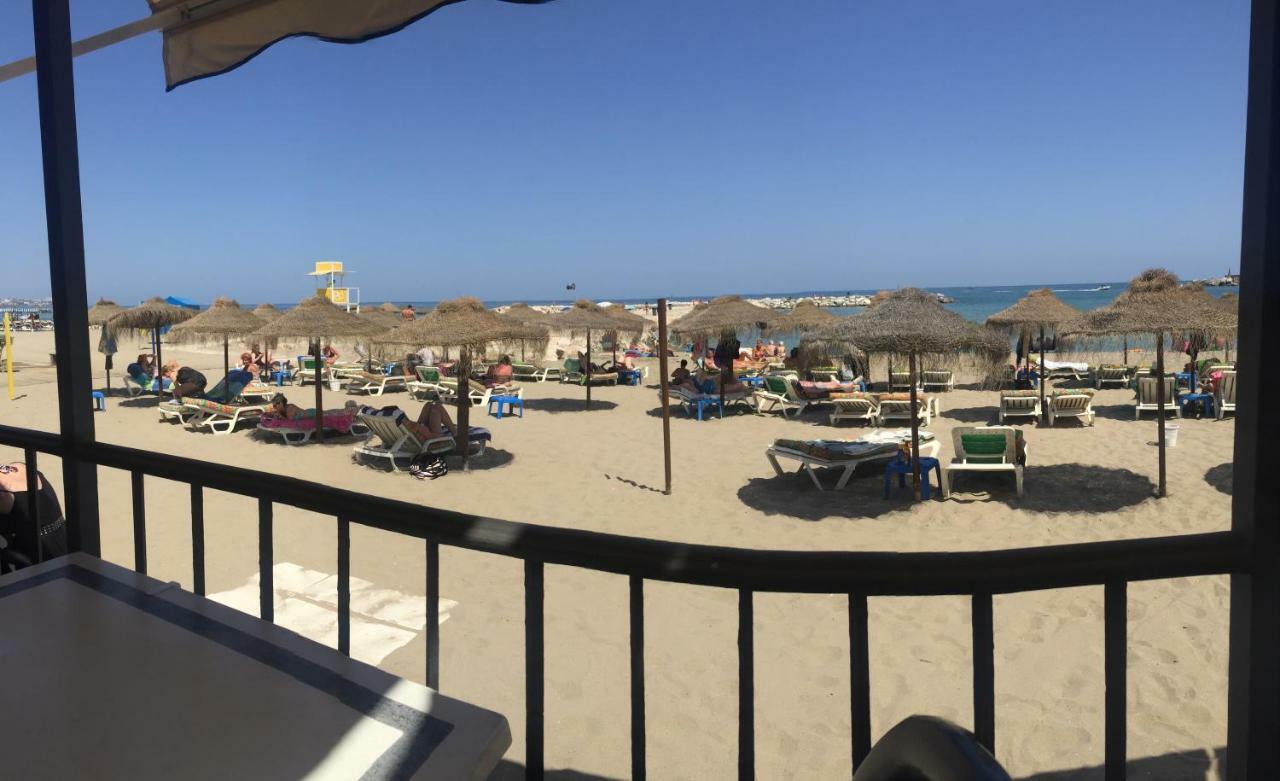 El Piso Hotel Фуeнхирола Екстериор снимка