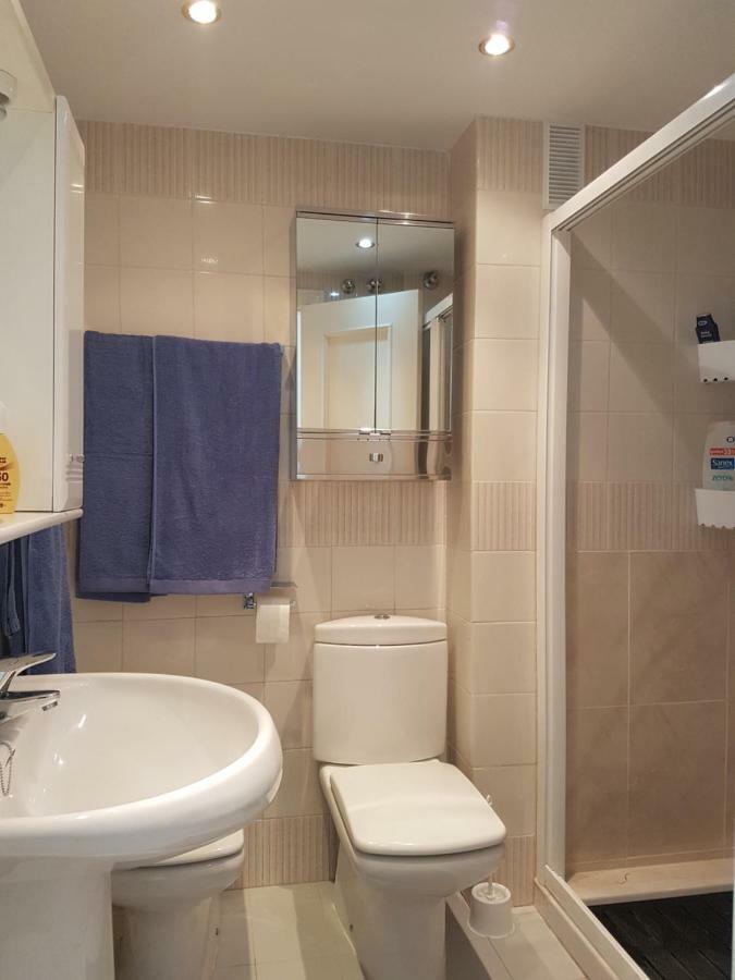 El Piso Hotel Фуeнхирола Екстериор снимка
